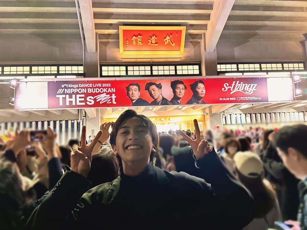 新原泰佑さんのインスタグラム写真 - (新原泰佑Instagram)「s**t kingz 日本武道館ライブ 【 THE s**t 】最高すぎたー‼️  身体に響く音と4人の踊りが 心を踊らせ、めちゃくちゃブチ上がり そしてとても感動しました。  踊りで人の心は動く。 改めてダンスの素晴らしさを感じました。  逞しい背中を見ました、僕も頑張ります！  #シッキン武道館」10月25日 23時19分 - taisukeniihara.official