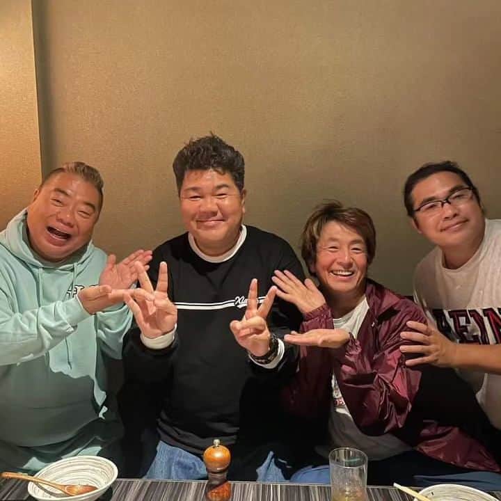 中岡創一さんのインスタグラム写真 - (中岡創一Instagram)「朝まで中岡  このメンバーで朝の4時まで 語り明かしました。  最後は皆の目が しょぼしょぼになり  お酒も飲んでないのにフラフラで帰りました。  #平均年齢52歳のしょぼしょぼお目目 #2件目はバーミヤン #中岡の話は眠くなる #ゴリけんさん50歳の誕生日 #めでたい #いいねもらっとけ」10月25日 23時28分 - lottinakaoka