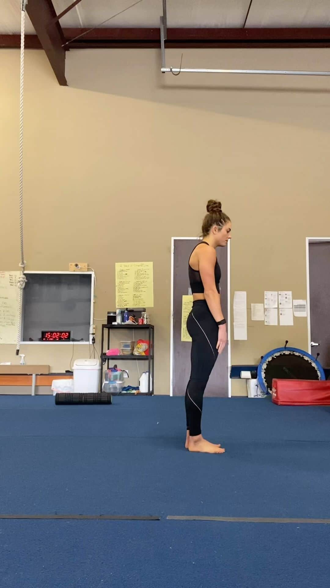 キャシディ・クックのインスタグラム：「Diver burpees.. would you try them? 👀  • • • #olympics #burpees #flip #athlete #backflip #training」