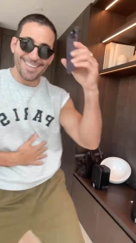 ミゲル・エンジェル・シルベストレのインスタグラム：「Ya en México presentando #30monedas @hbo  Que alegria! @noraced  @manuelturizo」