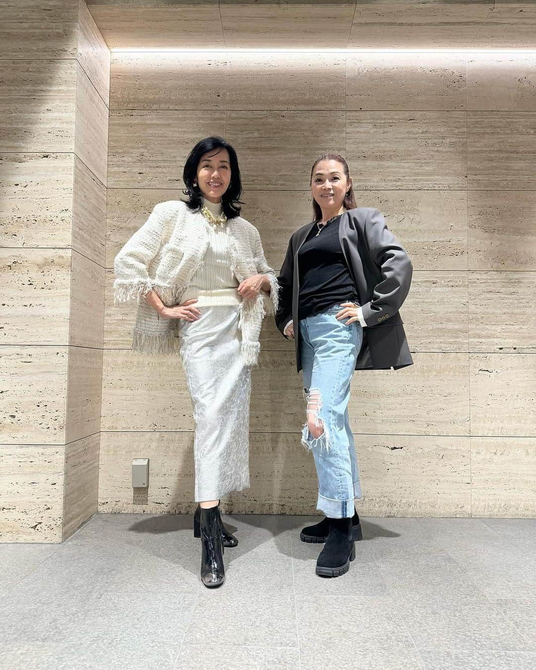 早見優さんのインスタグラム写真 - (早見優Instagram)「Coming to Japan next year! #chicjoc  Paired my tweed jacket with a silver tight skirt and @meguheart paired her gray jacket with damaged denim.   #fashion #chicjoc #fall #おしゃれ#コーデ #お出かけ  #友達 とコーデは#楽しい」10月26日 10時25分 - yuyuhayami