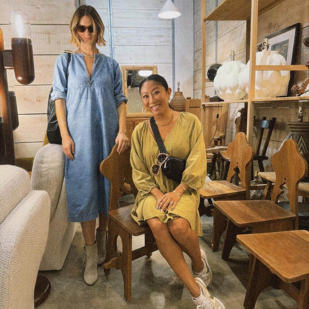 ブルックリン・デッカーさんのインスタグラム写真 - (ブルックリン・デッカーInstagram)「Roundtoppin’ until we droppin’  A quick guide to some of my favorites (I know I’m missing several)  Market Hill: @ameliatarbet  @m.naeve  @svoantiques   The Compound: @enebyhome   Roundtop village:  @shopcourtneybarton   Marburger Farms: @themodernexchange  @newlynlowly  @hollerandsquall  @bonnechoice @finelinemodern」10月26日 10時20分 - brooklyndecker