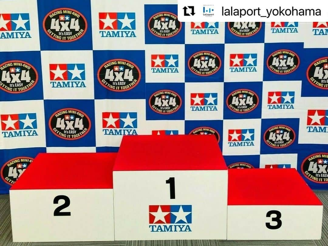 ミニ四駆さんのインスタグラム写真 - (ミニ四駆Instagram)「#Repost @lalaport_yokohama with @use.repost ・・・ 10月30日まで「タミヤミニ四駆ヒストリー in ららぽーと横浜」開催中📢  3FノースカーブモールLIXILのリフォーム前には「ミニ四駆走行体験らら横コース」が登場 自慢のミニ四駆を持参して「らら横コース」で走行体験しませんか？ぜひ表彰台での記念撮影も楽しんでください🏆  10/28（土）～29（日）は［キッズクラブ会員限定］ミニ四駆づくり体験ワークショップも開催します🔧 キッズクラブは当時入会も可能です。親子で楽しく、ミニ四駆づくりを体験しよう！  ▼詳しくはこちらから https://mitsui-shopping-park.com/lalaport/yokohama/event/2583801.html?utm_medium=officialsns&utm_source=instagram&utm_campaign=tamiya-event&utm_term=jk202310&utm_facility=0017  #ららぽーと横浜#lalaport#ららぽーと#鴨居#TAMIYA#タミヤ#ミニ四駆#モンスタービートル#スーパーカー#サーキット#ラジコン#mini4wd#プラモデル#模型」10月26日 10時22分 - tamiya_mini4wd