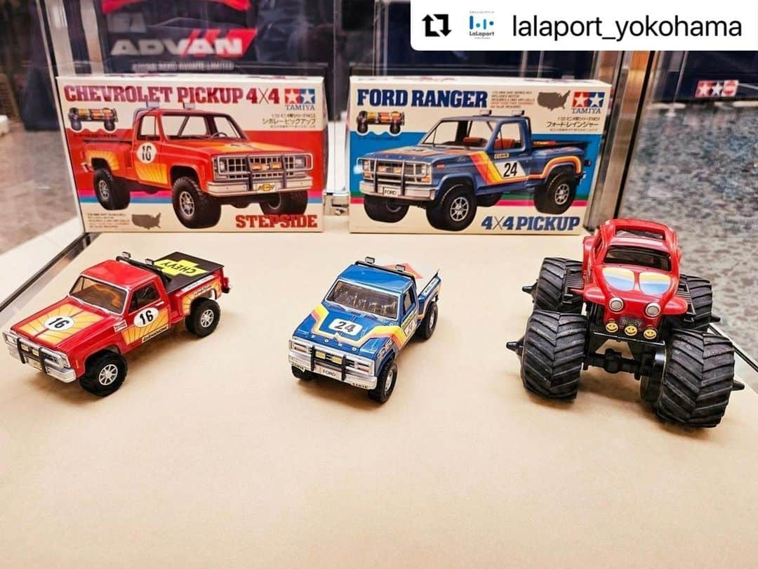 ミニ四駆のインスタグラム：「#Repost @lalaport_yokohama with @use.repost ・・・ 10月30日まで「タミヤミニ四駆ヒストリー in ららぽーと横浜」開催中📢  3FノースカーブモールLIXILのリフォーム前には「ミニ四駆走行体験らら横コース」が登場 自慢のミニ四駆を持参して「らら横コース」で走行体験しませんか？ぜひ表彰台での記念撮影も楽しんでください🏆  10/28（土）～29（日）は［キッズクラブ会員限定］ミニ四駆づくり体験ワークショップも開催します🔧 キッズクラブは当時入会も可能です。親子で楽しく、ミニ四駆づくりを体験しよう！  ▼詳しくはこちらから https://mitsui-shopping-park.com/lalaport/yokohama/event/2583801.html?utm_medium=officialsns&utm_source=instagram&utm_campaign=tamiya-event&utm_term=jk202310&utm_facility=0017  #ららぽーと横浜#lalaport#ららぽーと#鴨居#TAMIYA#タミヤ#ミニ四駆#モンスタービートル#スーパーカー#サーキット#ラジコン#mini4wd#プラモデル#模型」