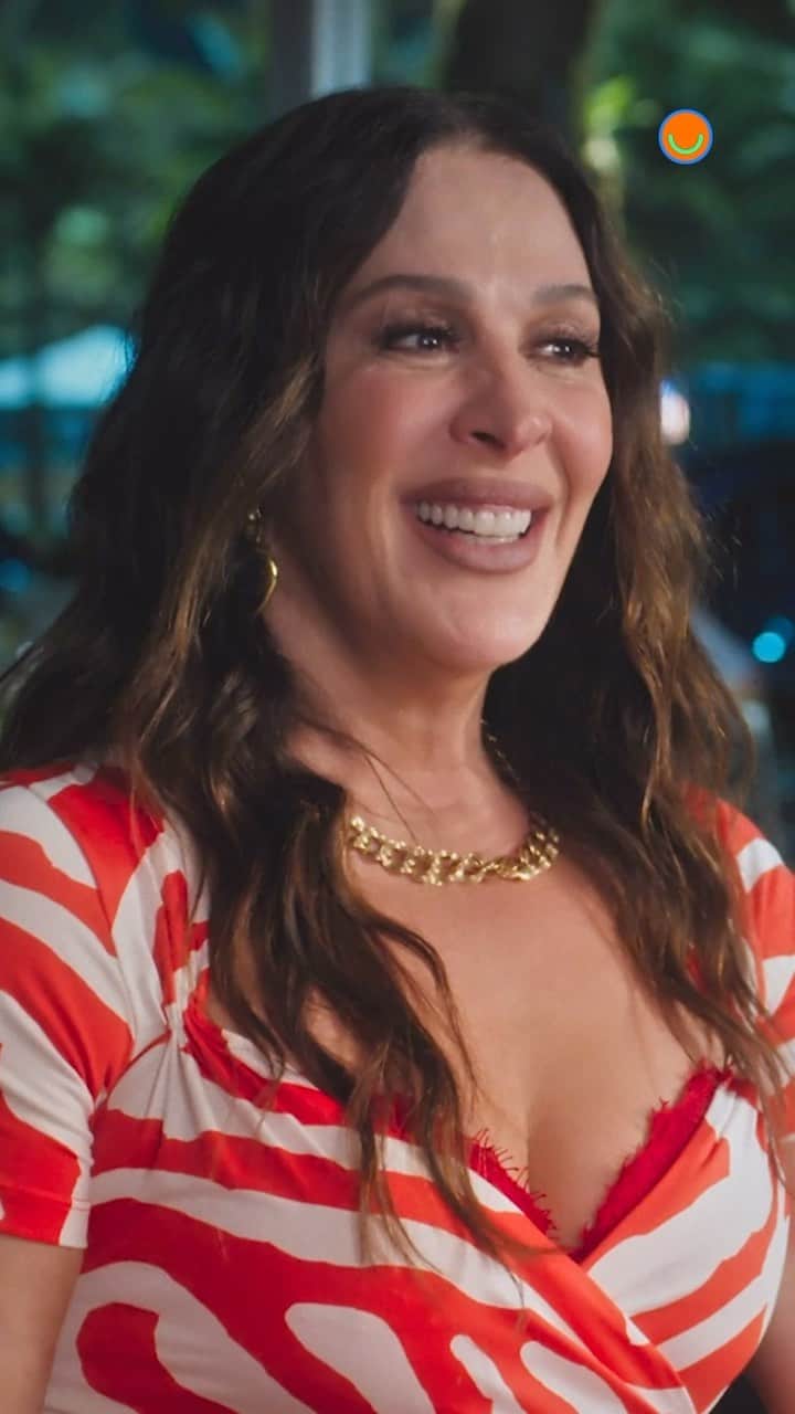 Claudia Raiaのインスタグラム：「#TERRAEPAIXÃO 📺 E a Emmy que já tá de olho no grande contrato do pretendente que acabou de conhecer?! 🗣️ Parece que ela é interesseira mesmo, hein? 🤑💰」