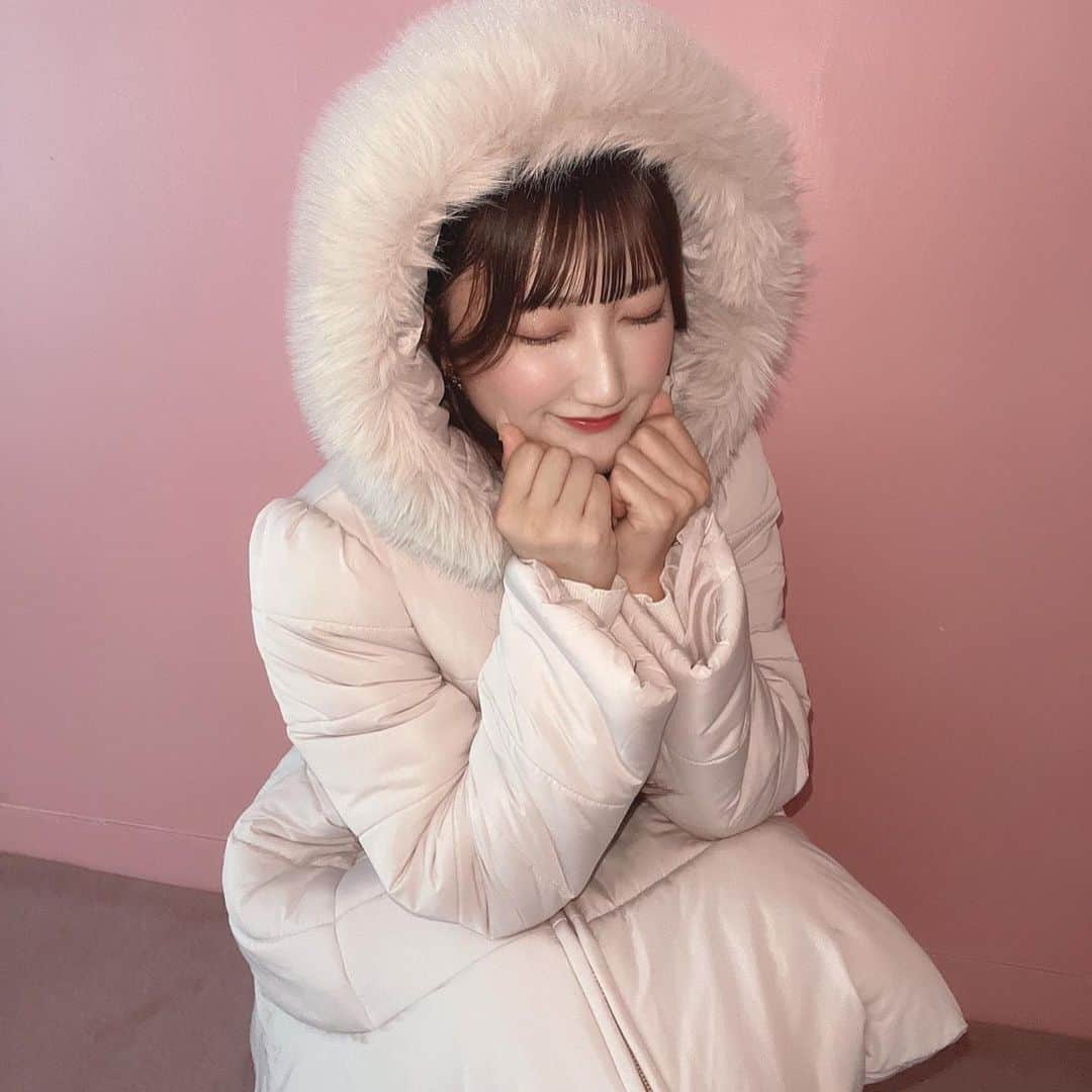 のインスタグラム：「winter coat🐰♥︎ ㅤㅤㅤㅤㅤㅤㅤㅤㅤㅤㅤㅤㅤ #フレアミドルダウン ¥25,800 ㅤㅤㅤㅤㅤㅤㅤㅤㅤㅤㅤㅤㅤ #evelyn #エブリン」