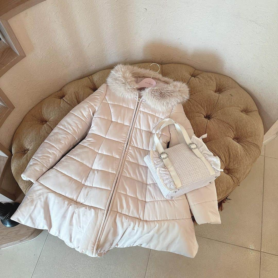 evelynさんのインスタグラム写真 - (evelynInstagram)「winter coat🐰♥︎ ㅤㅤㅤㅤㅤㅤㅤㅤㅤㅤㅤㅤㅤ #フレアミドルダウン ¥25,800 ㅤㅤㅤㅤㅤㅤㅤㅤㅤㅤㅤㅤㅤ #evelyn #エブリン」10月26日 9時05分 - evelyn.official