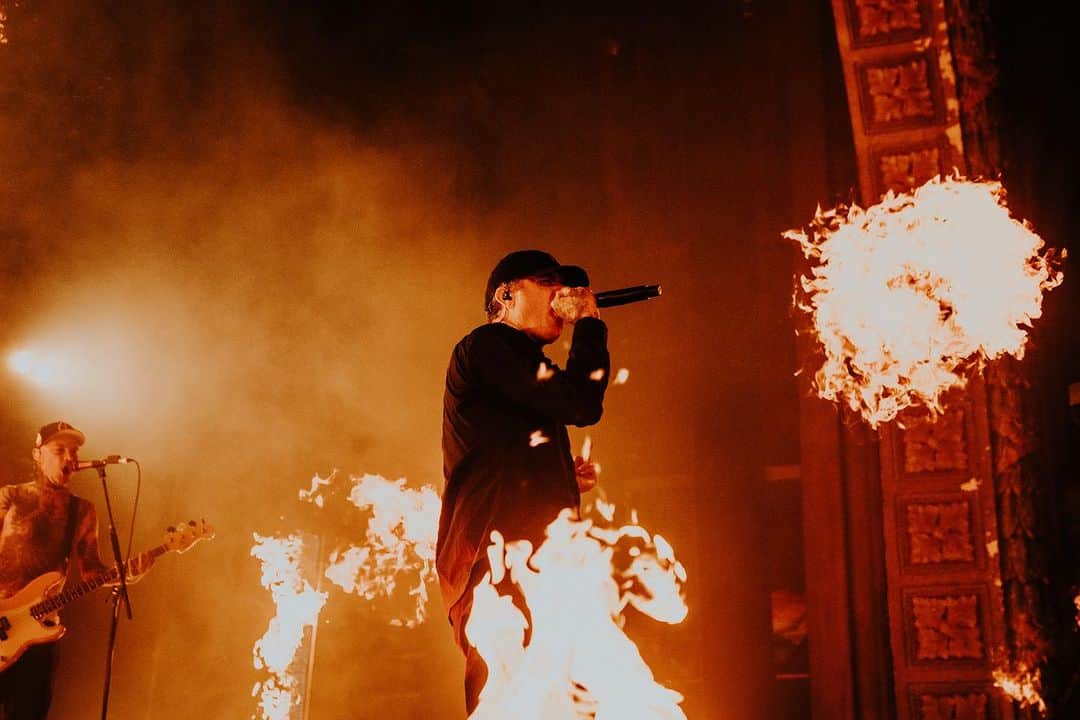 The Amity Afflictionさんのインスタグラム写真 - (The Amity AfflictionInstagram)「Melbourne night 1! It’s good to be back 🖤🖤 Round 2 tonight  📸 @tomise」10月26日 9時14分 - theamityaffliction