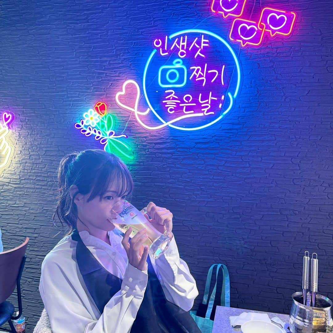 古田ちさこのインスタグラム：「🇰🇷🐥💞  可愛いお店でタッカンマリ会 ! 前日あすみん、るみちゃんとゴルフだったので打ち上げ的な感じで集合🍲🍻これから寒くなるから鍋系良いよね⛄️  つけだれを自分好みにカスタマイズできるんだけどるみちゃんが作ってくれたお酢1:1醤油 マスタードちょい足しが美味しかった🤩 あとつくねにはしょうがたっぷりが最高👌  サイドメニューのカンジャンセウ、チヂミ、マンドゥも美味しかった…🦐  中目黒の山手通り沿いにあるよ📍 @takkantei_nakameguro  銀座に本店があるそう !  #タッカンマリ #タッカン亭 #タッカン亭中目黒店 #韓国料理 #韓国料理屋 #東京グルメ #韓国グルメ #タッカンマリ鍋 #鍋料理 #中目黒 #中目黒グルメ #中目 #中目黒ディナー #女子会 #女子会ディナー #ゴルフ女子 #ビール女子」