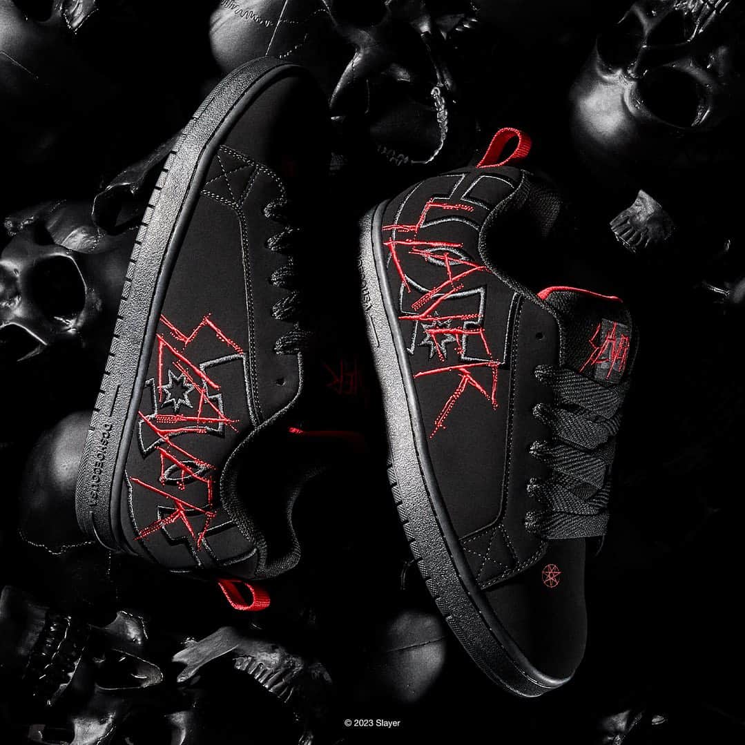 DCシューズのインスタグラム：「The Slayer x DC Court Graffiks 🔥   Available this Saturday, October 28th.  In stores and online around the globe 🌐   @slayerbandofficial  #SLAYERxDC」