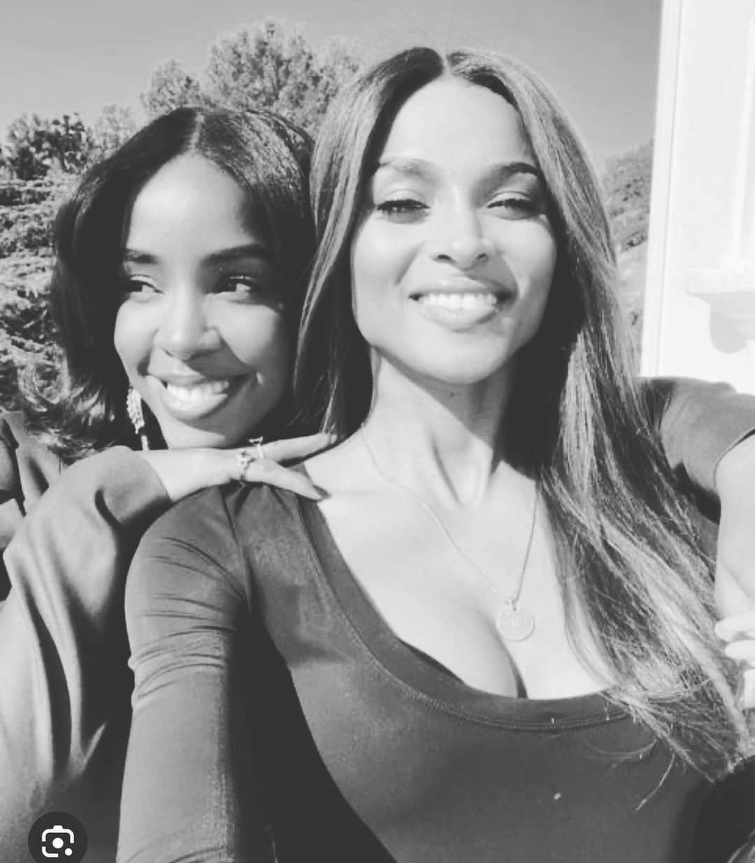 ケリー・ローランドのインスタグラム：「@ciara  It can be us being silly in the backyard doing TikTok dances, to talking about  Business moves, Motherhood, or a praying together, your presence in my life has blessed me in so many ways, and you already know I got you, and I know you got me, PERIOD! I love You Ci! May God bless you abundantly this trip around the sun♥️🙏🏾♥️ Happy Birthday Boo!」