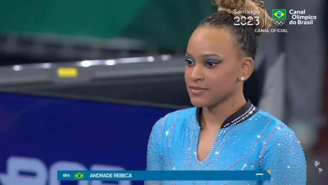 アルトゥール・オヤカワ・マリアノのインスタグラム：「PRA DAR REPLAY QUANTAS VEZES QUISER! 🥇🥈  Zero defeitos para Rebeca Andrade, Flavia Saraiva, Arthur Nory e Bernardo Miranda! Tem que respeitar a Ginástica Artística brasileira! 🇧🇷  Não sei vocês, mas eu vou passar o resto do ano voltando nesse post aqui 🤸‍♀️  ▶️: YouTube.com/TimeBrasil 📺: CanalOlimpicoDoBrasil.com.br  #TimeBrasil #TimeBrasilEmSantiago #Santiago2023 #GinásticaArtística」