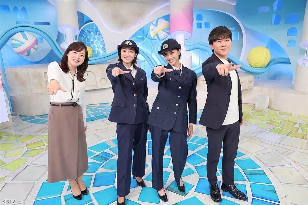 ZIP!のインスタグラム：「今朝のゲストは高田夏帆さん、安斉星来さん💕 おふたりとも突破空港税関の衣装で👮🏻‍♀️👮🏻‍♀️👀 朝からなんだか身が引き締まりました😬  ということで 今夜7時は 『THE #突破ファイル 秋の大突破2間SP』です🙌🏻 朝早くからありがとうございました‼️  #高田夏帆 #安斉星来 #鈴木福 #水卜麻美 #ZIP!🤲🏻💕」