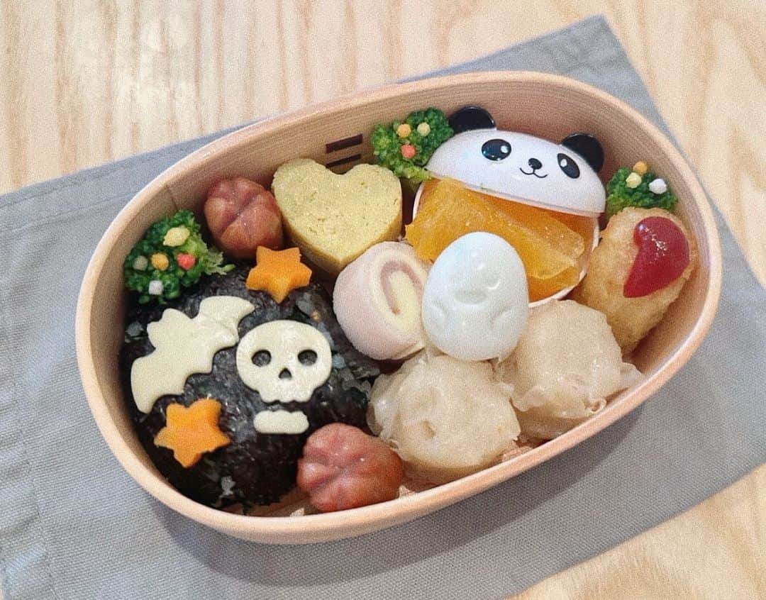 瀬戸サオリさんのインスタグラム写真 - (瀬戸サオリInstagram)「ハロウィン👻弁当🧡💜🖤  #幼稚園お弁当 #有機野菜 #saori_cooking」10月26日 9時47分 - seto_saori