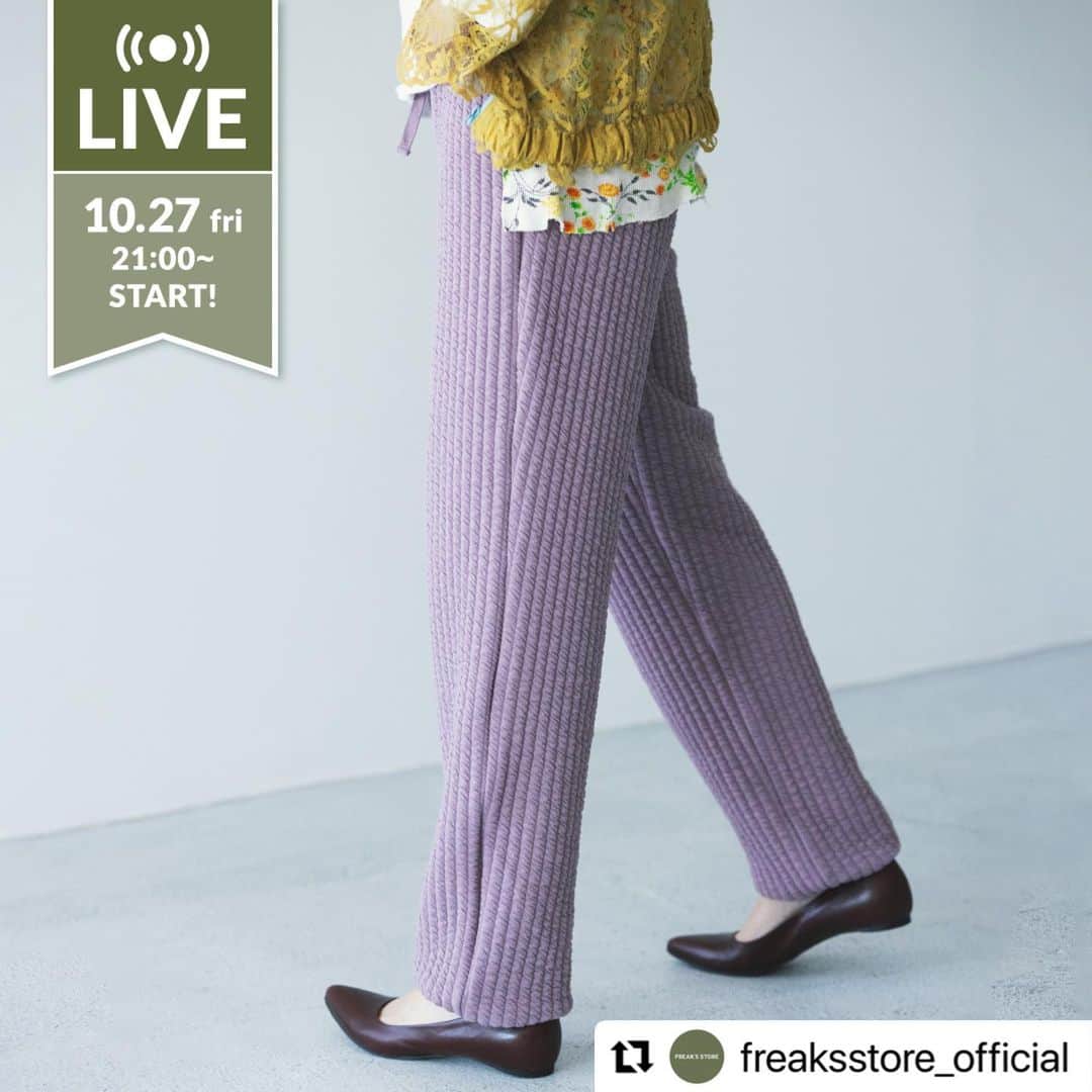 田辺あゆみさんのインスタグラム写真 - (田辺あゆみInstagram)「📢 明日、27日(金) 21:00〜 インスタライブします⚡️  プレスの田中さんと、さらに強力な助っ人を迎え、3人で楽しくできたらなと思ってまーす😆🎵  @freaksstore_official  LIVE【モデルとして活躍する田辺あゆみ氏( @_ayumitanabe_ )出演！10/31(火)発売のコラボレーションアイテムを一気見せ！】  10月27日(金)21時スタート！ 田辺あゆみ氏と、FREAK’S STOREの初コラボレーションが実現！ ユニセックスで楽しめるサイズ感とデザインで細部までこだわりの詰まったアイテムをご紹介！ 商品に関する質問や、スタイリングのお悩みがあれば配信中にお答えさせていただきます！ ライブコマースで動画を見ながらショッピングをお楽しみください♪  ▶︎TOPページ( @freaksstore_official )のURLからNewsをご覧ください。  #daytonalive #デイトナライブ」10月26日 9時48分 - _ayumitanabe_