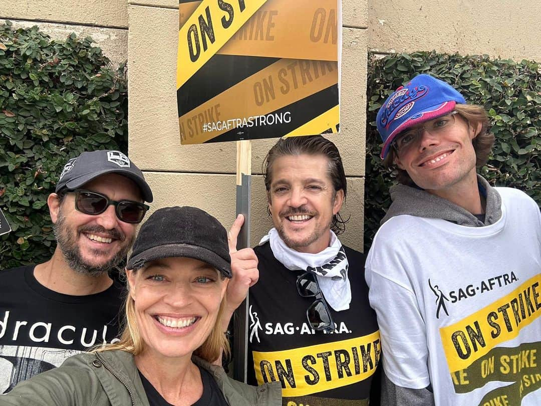 ジェリー・ライアンさんのインスタグラム写真 - (ジェリー・ライアンInstagram)「Another great turnout on the picket line — and my awesome son, Alex, joined me today! ❤️ Huge thank you to our @iatse family for showing up BIG! ✊🏼✊🏼✊🏼 Let’s KEEP SHOWING UP and keep FLOODING these lines EVERY DAY until we get the deal we deserve! And remember, this is a marathon, not a sprint. A deal isn’t gonna be made in a day or probably even a week — there are MANY deal points that need to be hammered out and agreed to, and it takes time and patience. So let’s all be patient too and send our NegCom ALL the love and support and positive energy!! One day longer. One day stronger. As long as it takes. ✊🏼 @sagaftra #sagaftrastrong #sagaftrastrike #power2performers #unionstrong #1u」10月26日 9時51分 - jerilryan