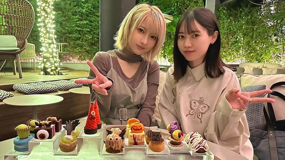 西山野園美のインスタグラム：「××  ろしとキプトン東京のハロウィンアフタヌーンティーしてきた☕️  ケーキがかわいい！！！！和洋折衷！！！！  ぬりかべがお気に入り❤️‍🔥  × ×  #halloween #afternoontea #kimpton #kimptonhotels #kimptonshinjukutokyo #sweet #キプトン新宿東京 #ヌン活」