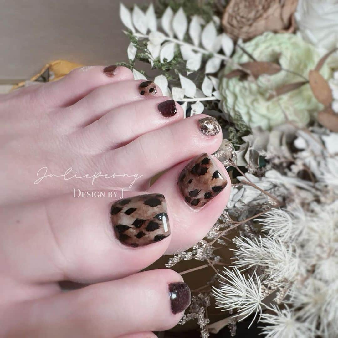 juliepeonyのインスタグラム：「持續轟炸妳們的 #毛草豹紋🐆🍂😝」