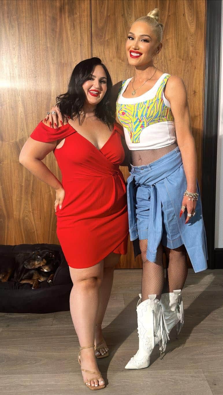 グウェン・ステファニーのインスタグラム：「throwback 2 meeting @mikaylajmakeup + showing her how she can rock @gxvebeauty ‘s red lip !! ❤️‍🔥❤️‍🔥 gx」