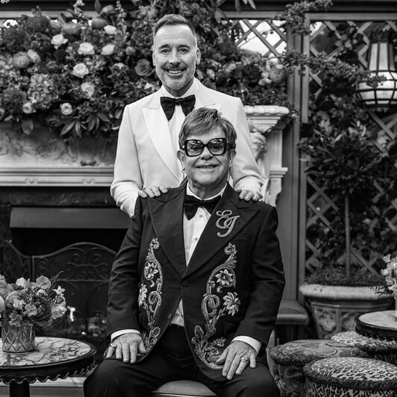 エルトン・ジョンのインスタグラム：「Happy Birthday to the best Papa in the world!   With all our love Elton, Zachary & Elijah ❤️」