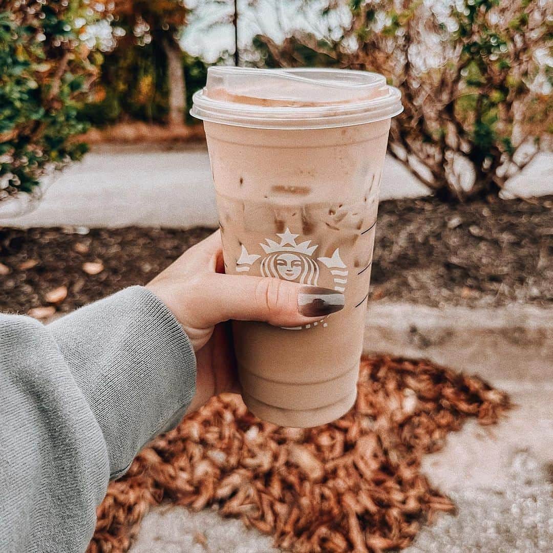 Starbucksのインスタグラム：「Chai tea and crunchy leaves 🍂 📷: @natasha.nikkita」