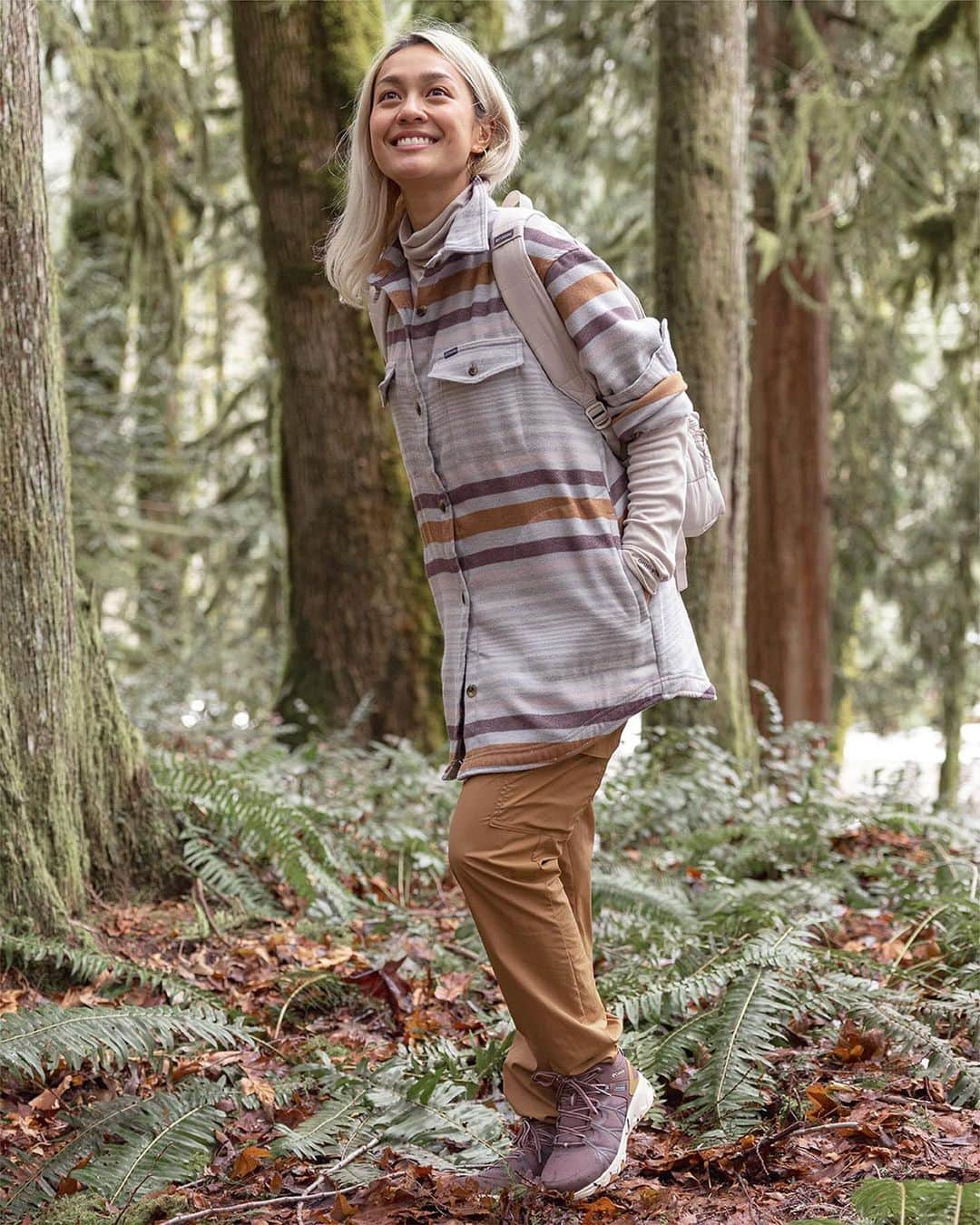 コロンビアのインスタグラム：「Soft, comfortable, and versatile, you can wear the Calico Basin anywhere. From city streets to mountain peaks, this lightweight layer has a style all its own. Get yours on columbia.com」