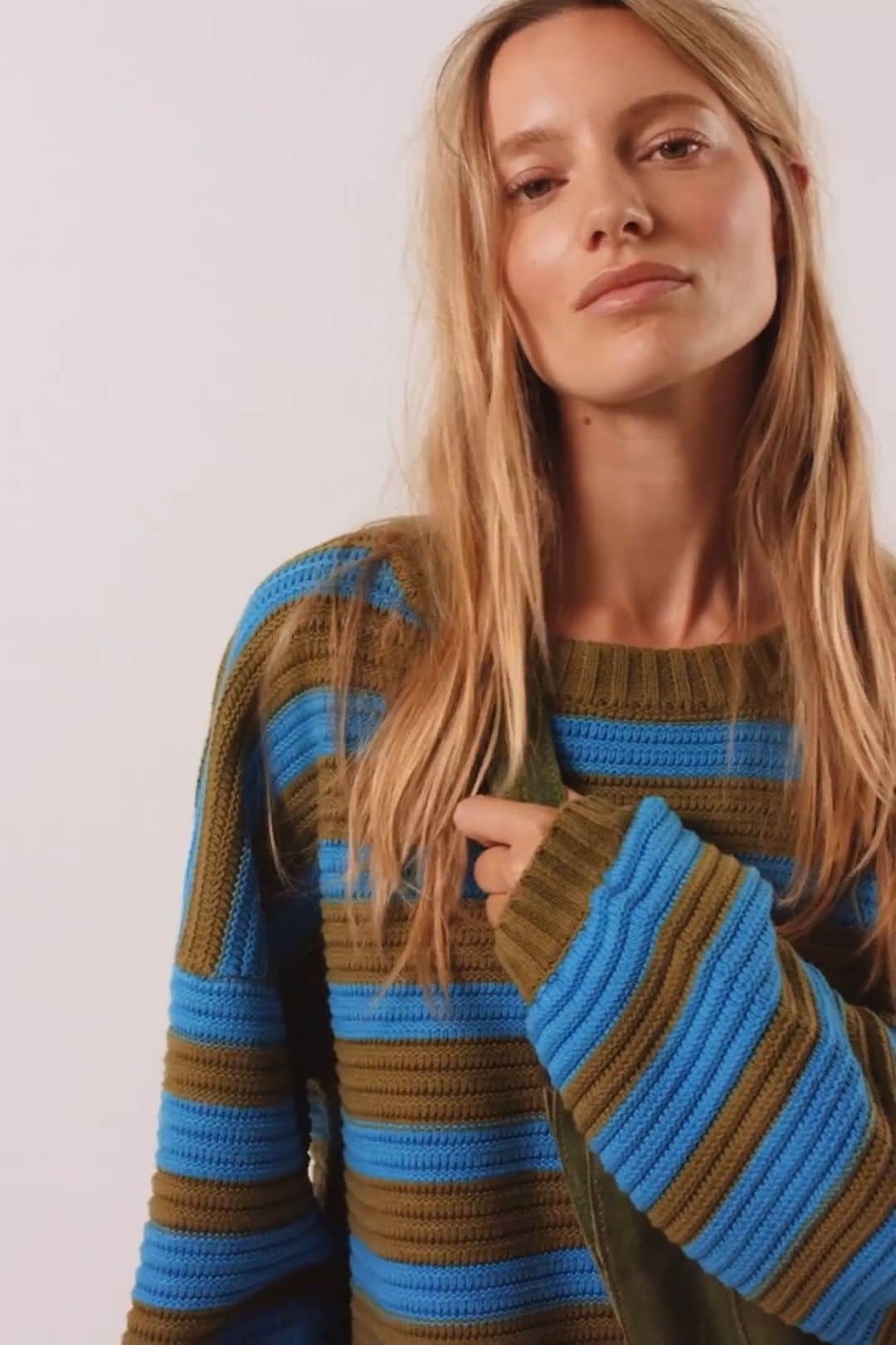 freepeopleのインスタグラム：「It might be hard not to wear this one everyday. Link in bio to shop the Links Pullover.」