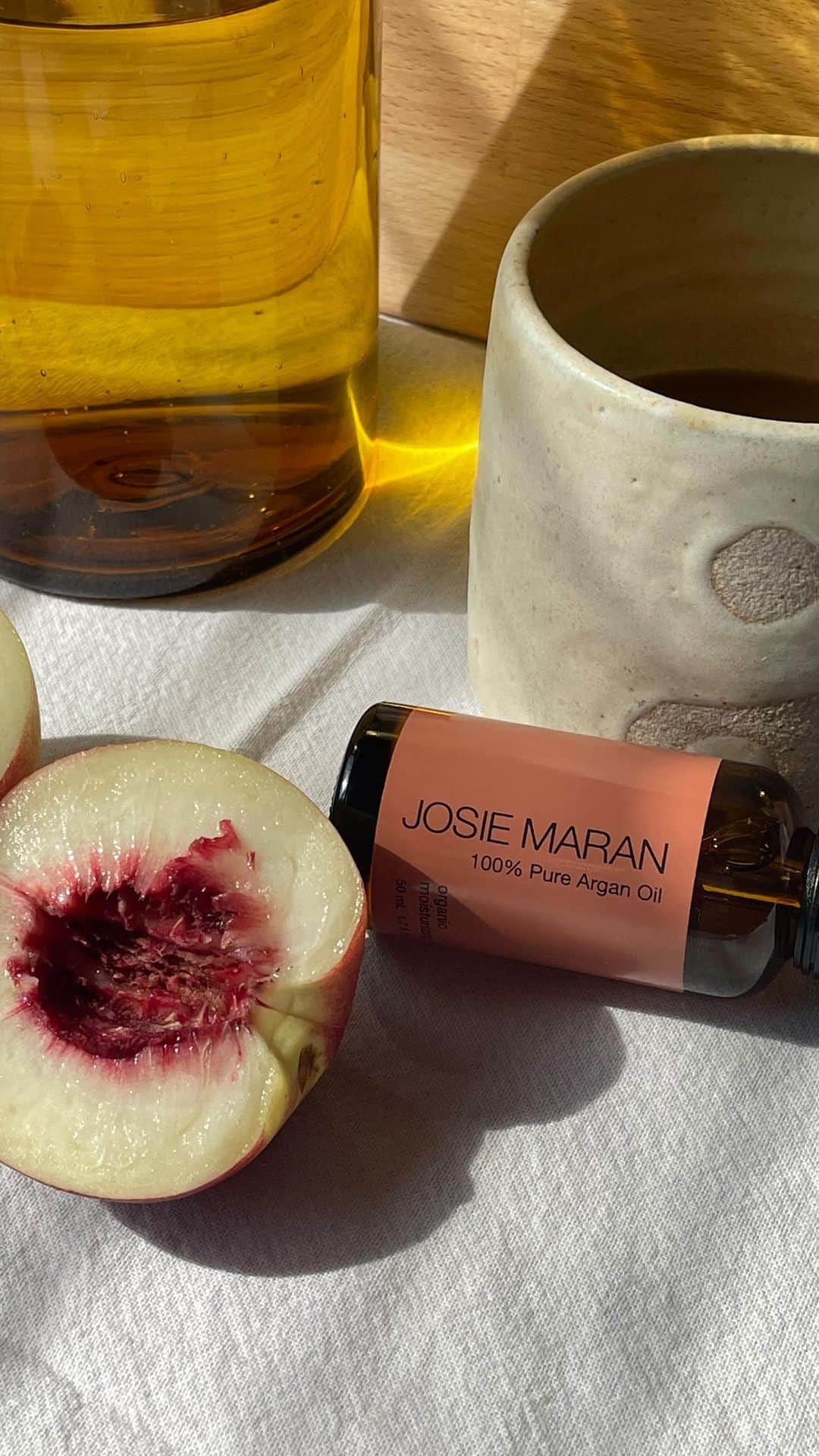 ジョジー・マランのインスタグラム：「Bonjour from our breakfast table ☕️ We start the day with coffee and a side of Argan Oil of course, what about you? 🌞」