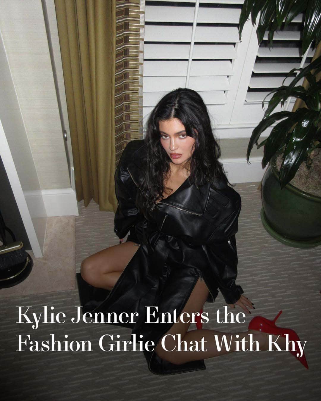 Harper's BAZAARのインスタグラム：「@kyliejenner is adding another business to her resume: @khy, a clothing line. Positioned as a high-fashion brand filtered through more accessibly priced and sized lens, Khy will collaborate “with designers, iconic brands, and influential cultural figures.” And true to its word, the debut collection is a partnership with Nan Li and Emilia Pfohl, the founders behind @_namilia_. What to expect—and when—from the capsule at the link in bio.  Photo via @kyliejenner」
