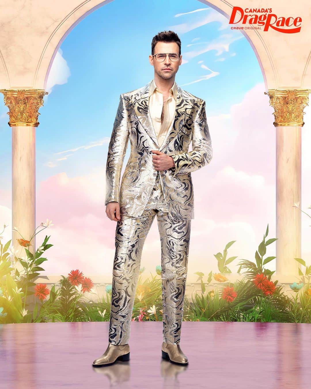 ブラッド・ゴレスキーのインスタグラム：「Season 4 of @canadasdragrace is solid gold 🌟 Can’t wait for you to meet our amazing queens on November 16th on @cravecanada & @wowpresentsplus   Full look by @tomford  Grooming by @jukka333  Photos by @asquaredphoto」