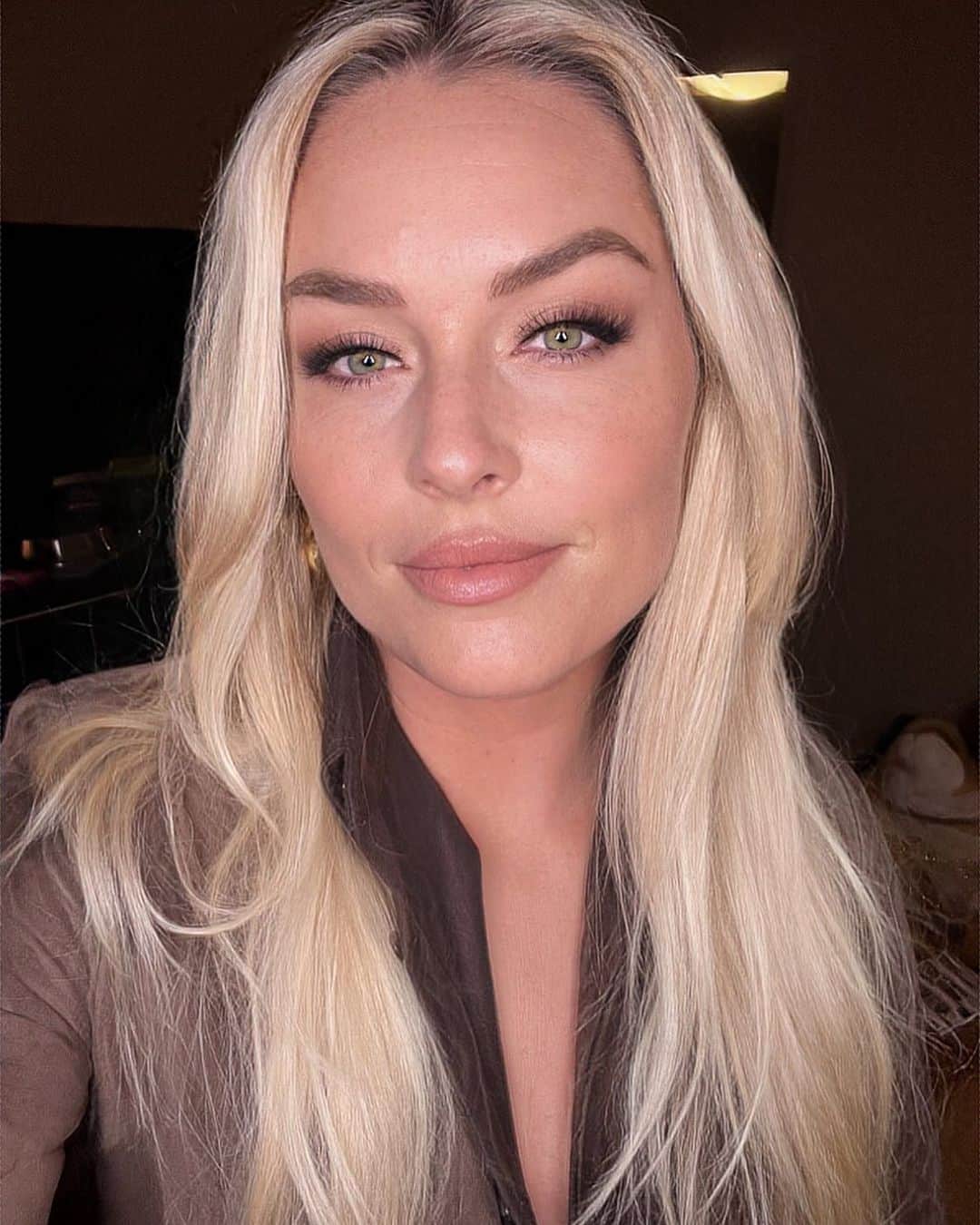 Carolina Gonzalezのインスタグラム：「🤎V O N N🤎 The @lindseyvonn last night in #NYC for the @time 100 Next  Hair @drewschaefering  #Makeupbyme @cgonzalezbeauty  #CGonzalezBeauty    Using: @bioeffectofficial  EFG Power Cream  EFG Power Serum    @armanibeauty  Luminous Silk Concealer 5.25  Luminous Silk Foundation 5.5, 5.75  Luminous Silk Glow Setting Powder in 4  Luminous Silk Glow Liquid Bronzer in 90  Eyes To Kill Mascara Classico  Eye Tints in 22,30,99 Lip Power Mayte 111   @milkmakeup  Contour Stick in Toasted and Stoked    @ardellbeauty  Naked Lashes in 421」