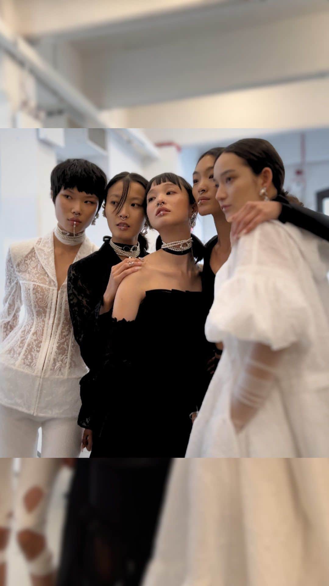 NYFW（ニューヨークファッションウィーク）のインスタグラム：「Bad side? Never heard of her. #Backstage at #Adeam SS24」