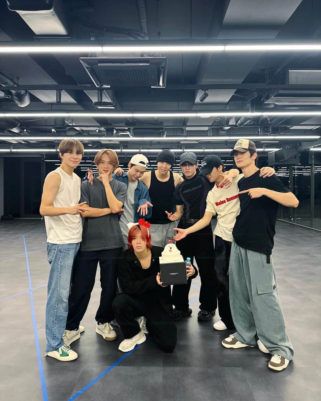 のインスタグラム：「𝙃𝘼𝙋𝙋𝙔 𝘽𝙄𝙍𝙏𝙃𝘿𝘼𝙔 𝙏𝙊 #YUTA🍒🎂🎉  #HAPPYYUTADAY #NCT127」
