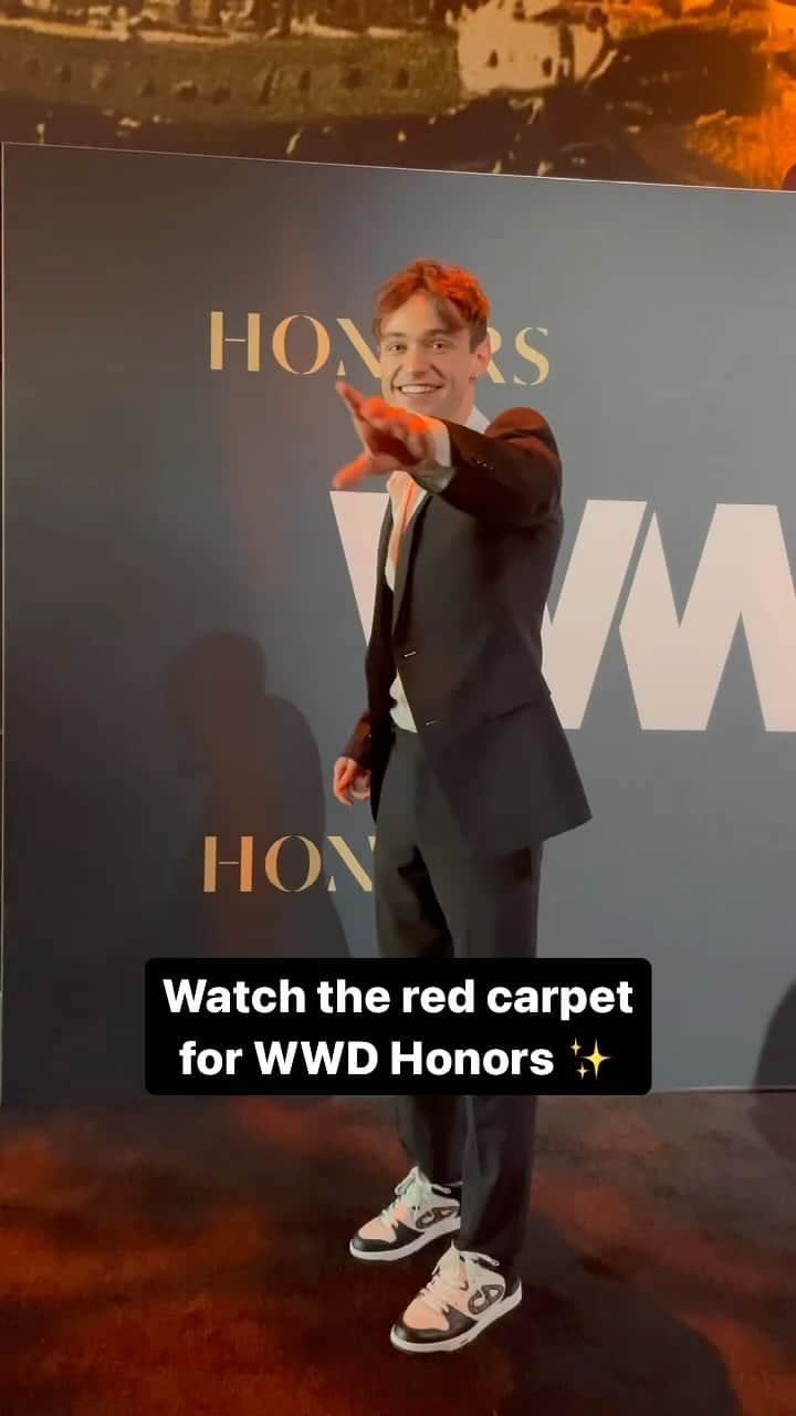 Huffington Postのインスタグラム：「The WWD Honors red carpet was a star-studded affair, with Jennifer Lawrence, Christopher Briney, Lola Tung and more in attendance. See their 🔥 looks here! 🎥 @ellengrace_lee」