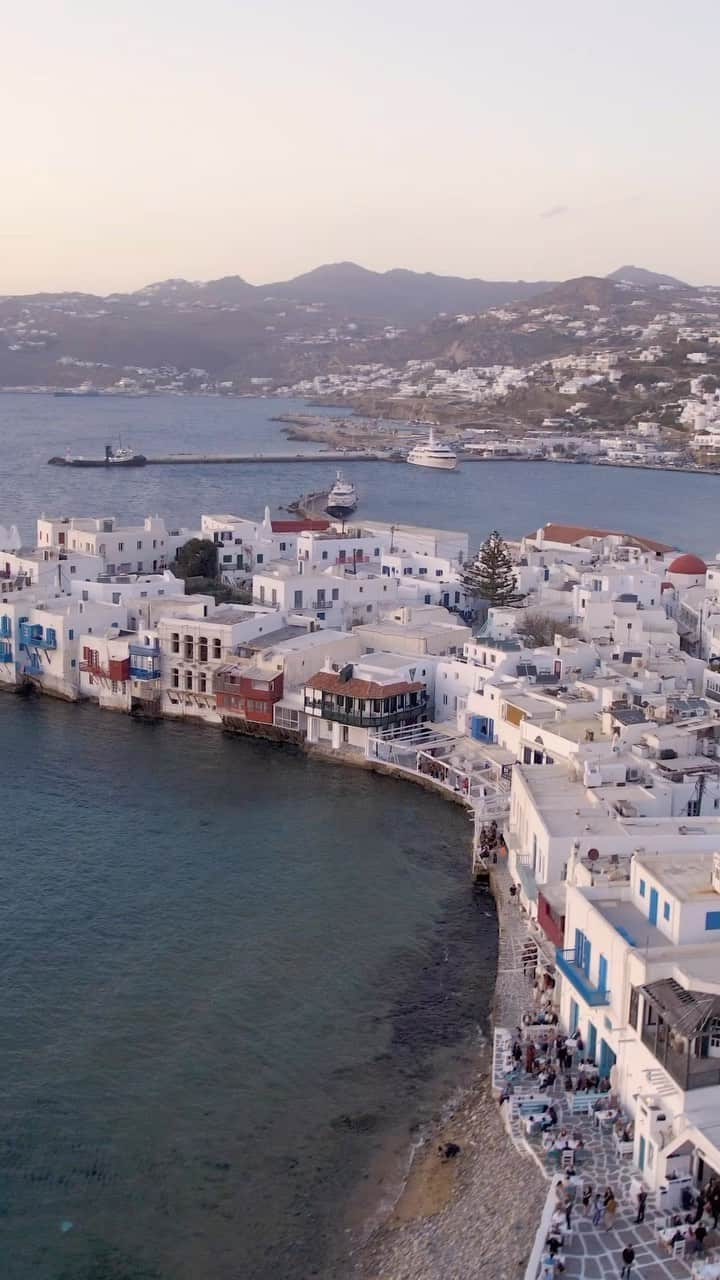 Wonderful Placesのインスタグラム：「🇬🇷 When in Mykonos… …this is the place to Feel Good 💚 healthy & delicious menu, great view and good vibes   FEEL GOOD CAFE MYKONOS ✨  📹 @nickstarkfilms  #feelgoodmykonos #eeeeeats #foodphotography #foodporn #foodgasm #foodie #foodintheair #mykonosbreakfast  #cleaneating #food #foodie #foodstagram #foodlover #instafood #foodoftheday  #vegetarian #eats #delicious  #GreekCoffee  #mykonos #mikonos #mykonosisland #mykonosfood #mykonosfoodguide #veganmykonos #happycow #smoothiebowls #acaibowl」