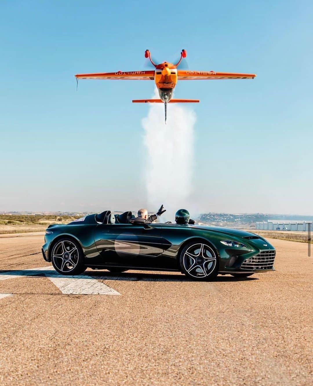 アストンマーチンのインスタグラム：「Thrill unlimited by altitude.  Intensity takes to the skies with the V12 Speedster in Madrid.  #AstonMartin #INTENSITYDRIVEN  Captured by @astonmartinmadrid」