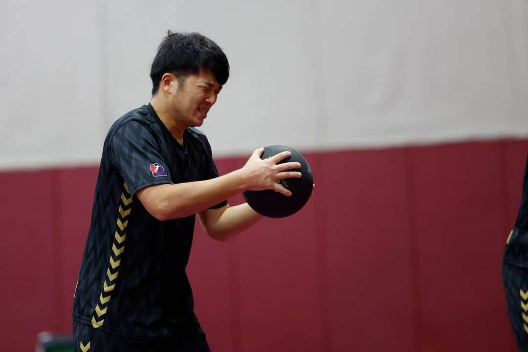 東江雄斗さんのインスタグラム写真 - (東江雄斗Instagram)「I'm ready🔥🔥  Photo by @tagucci42   #handball  #彗星japan  #bauerfeind」10月26日 2時19分 - yutoagarie