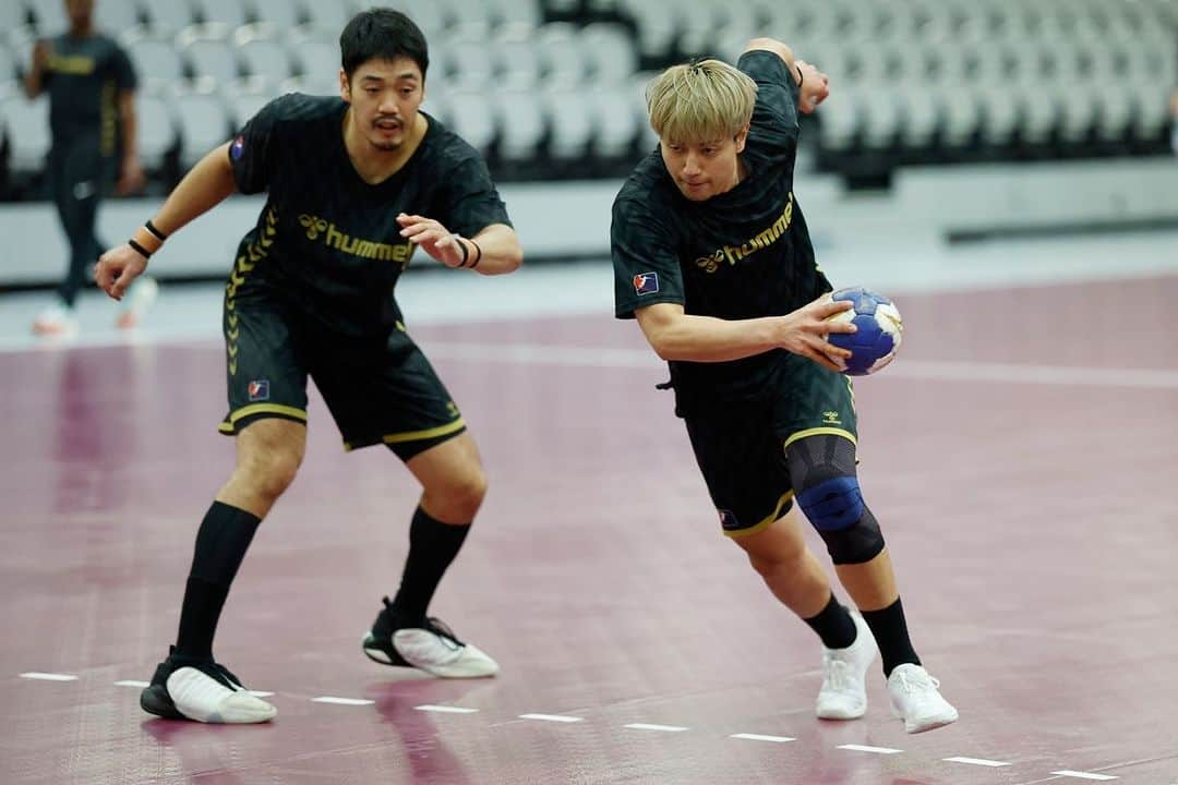 東江雄斗さんのインスタグラム写真 - (東江雄斗Instagram)「I'm ready🔥🔥  Photo by @tagucci42   #handball  #彗星japan  #bauerfeind」10月26日 2時19分 - yutoagarie