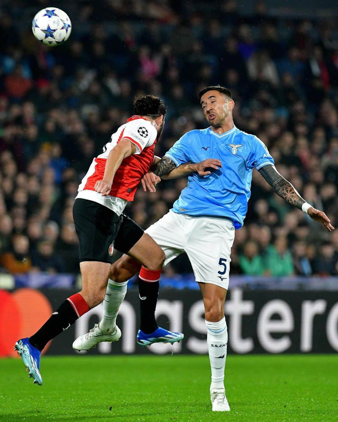 SSラツィオのインスタグラム：「💪   #UCL #FeyenoordLazio #CMonEagles 🦅」