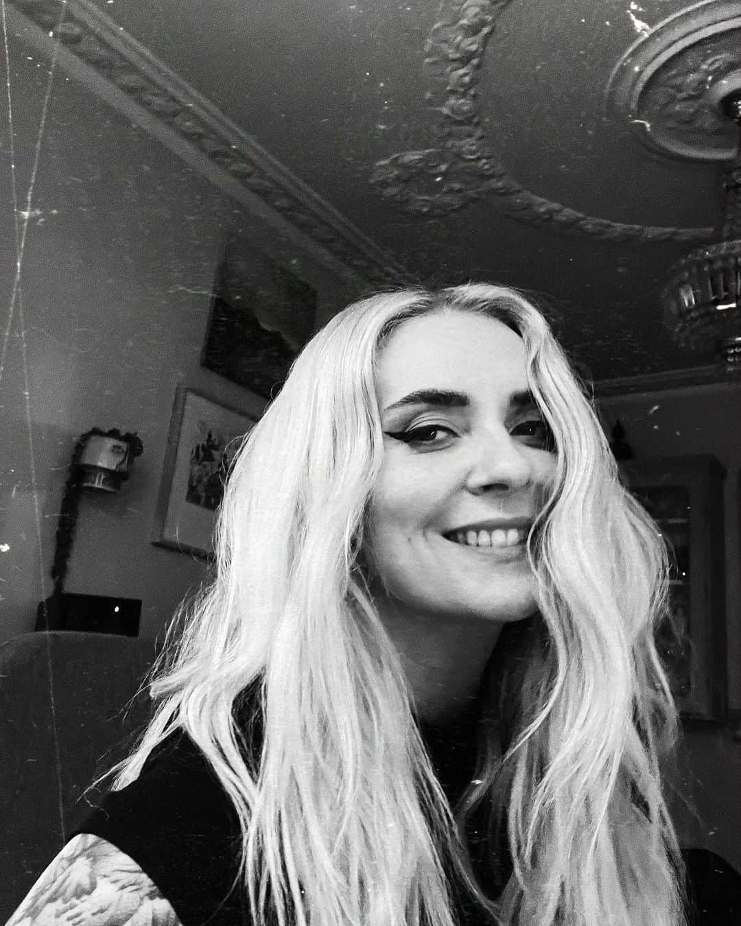アイヴォール・ポルスドッティルのインスタグラム：「I have updated my New Favourites playlist on Spotify with some songs I’ve been loving recently, you can check it out at the link in my bio 🥰 x  What new music have you been listening to? Let me know in the comments 🎶」