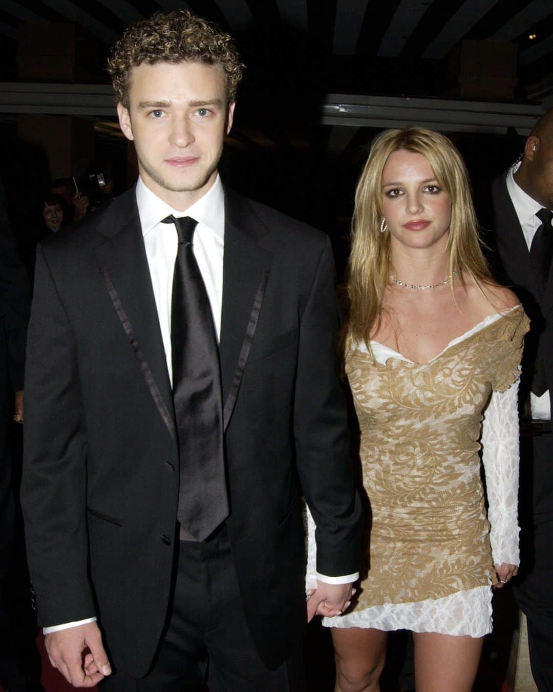 Cosmopolitanのインスタグラム：「Britney Spears truly did not hold back in her memoir when it came to her relationship with Justin Timberlake—including chronicling their breakup, their mutual infidelity, her pregnancy and abortion, and how he broke up with her over text message. At the link in bio, we’ve got the most shocking Justin stories in Britney's book.」