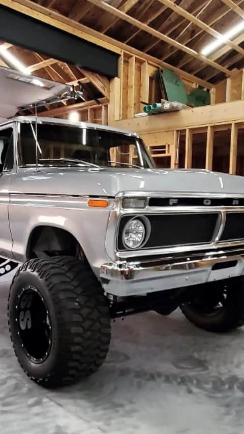 Classics Dailyのインスタグラム：「Owner @silvertruck78  _ #Classic #classics #Classiccar #classiccars #americanmuscle #Musclecar #Musclecars #car #truck」