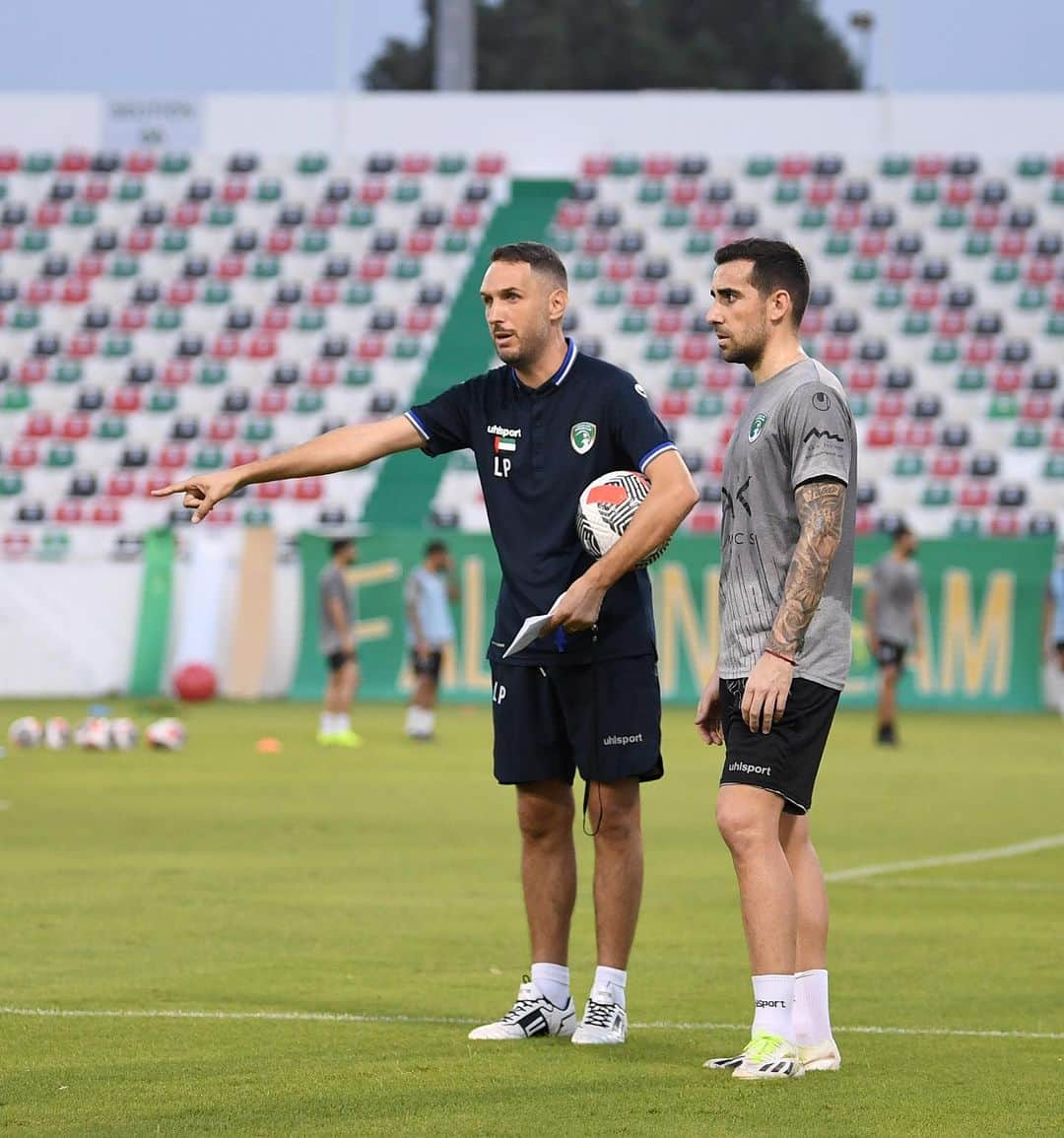 フランシスコ・アルカセルのインスタグラム：「⚽️💪🏽」