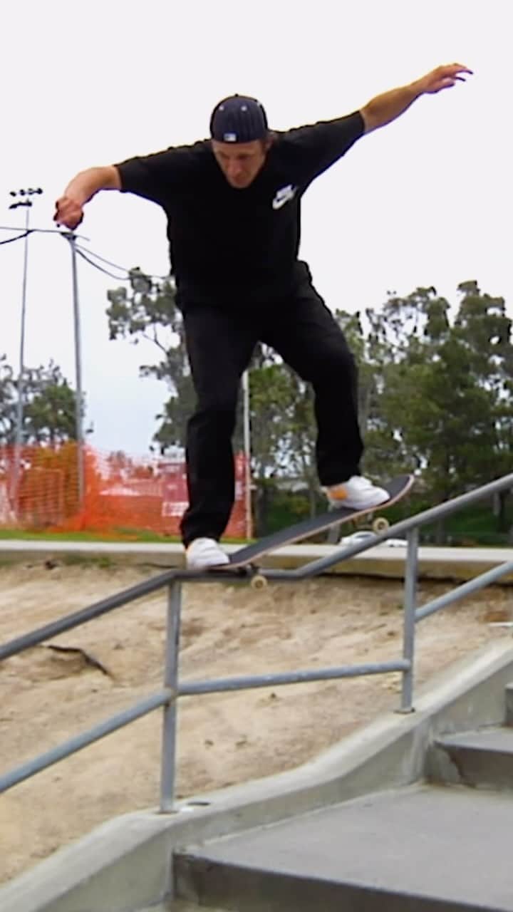 カルロス・リベイロのインスタグラム：「🔥 @carlosribeiro91 🔥 Heaviest SWITCH crook down a double kinked rail for the latest Independent AD in @thrashermag’s Dec ‘23 issue 💥 Watch the full Behind The AD video in the LINK IN BIO! #BuiltToGrind 📹: @noguf @paconertz #IndependentTrucks #RideTheBest」