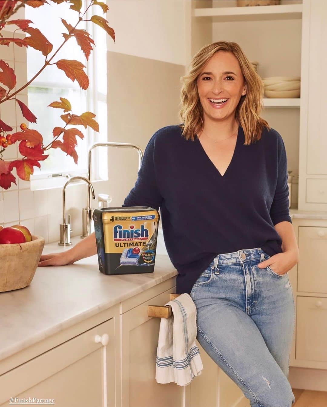 のインスタグラム：「#ad Thanksgiving is coming (WGC turns into Thanksgiving central in just a few days!) and let’s be honest, hosting can be stressful – especially when you’re trying to get the timing just right for the planning, cooking, and hosting all the way through the clean-up. So excited to be teaming up with @FinishDishwashing to create the Ultimate Thanksgiving Timer ⏲, it’s a personalized timeline designed to help hosts take the guesswork out of planning and hosting Thanksgiving. Hit the link in my bio to get your customized timer and get ready for Thanksgiving content to start 😉 #UltimateThanksgivingTimer https://ultimatethanksgivingexperience.com」