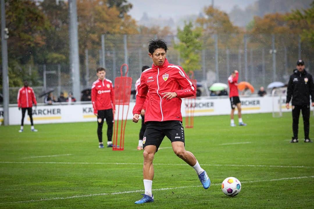 伊藤洋輝さんのインスタグラム写真 - (伊藤洋輝Instagram)「☔️⚽️ #vfbstuttgart」10月26日 2時51分 - hiroki_ito38