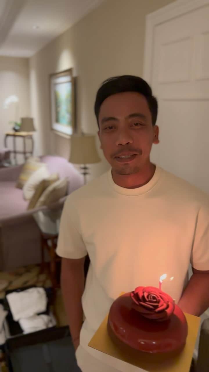 のインスタグラム：「Happy  bday  @dewagede_adiputra  panjang  umur  sayang ❤️❤️❤️❤️」