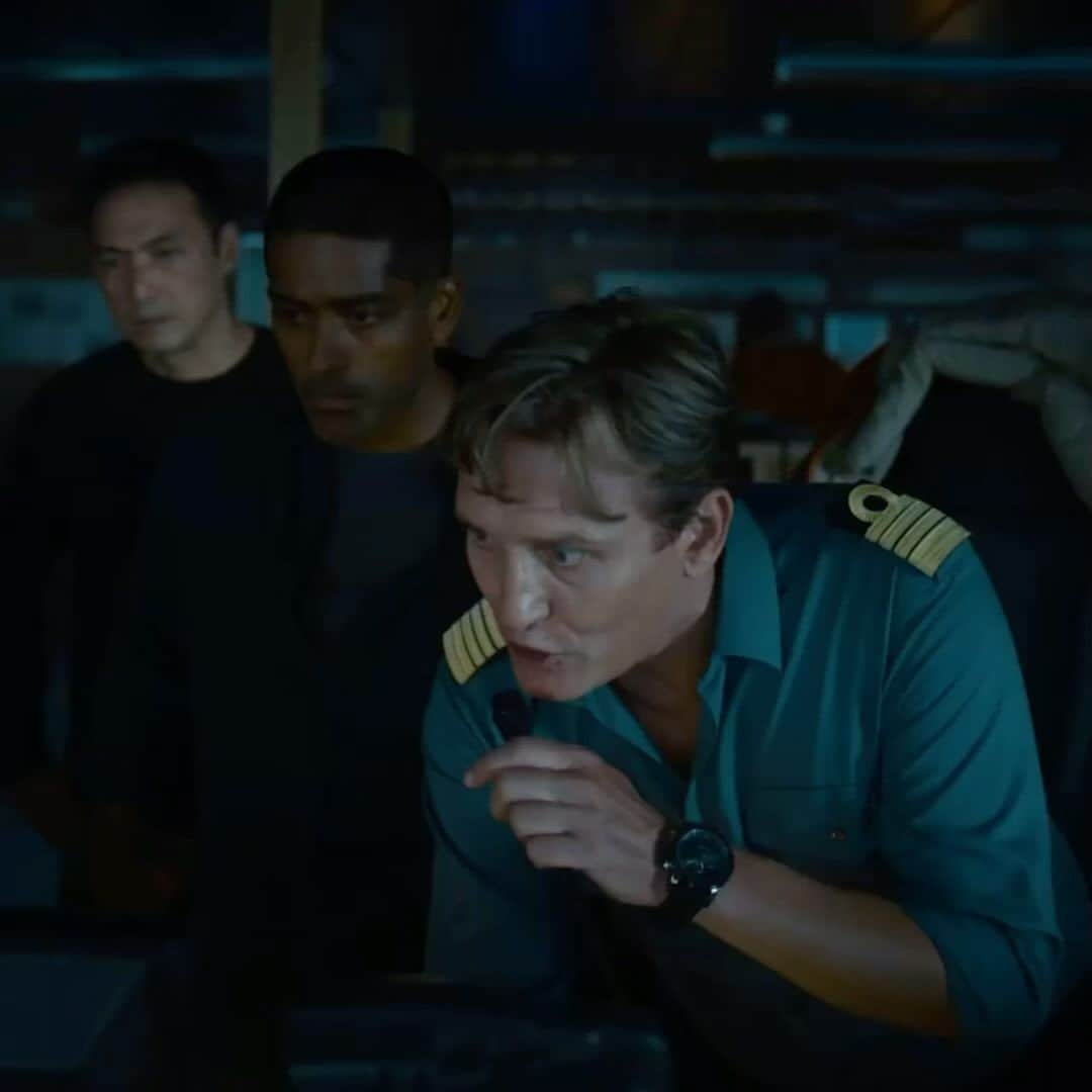 The CWのインスタグラム：「They’ve found something underwater. Stream a new episode of #TheSwarm free on The CW, link in bio.」
