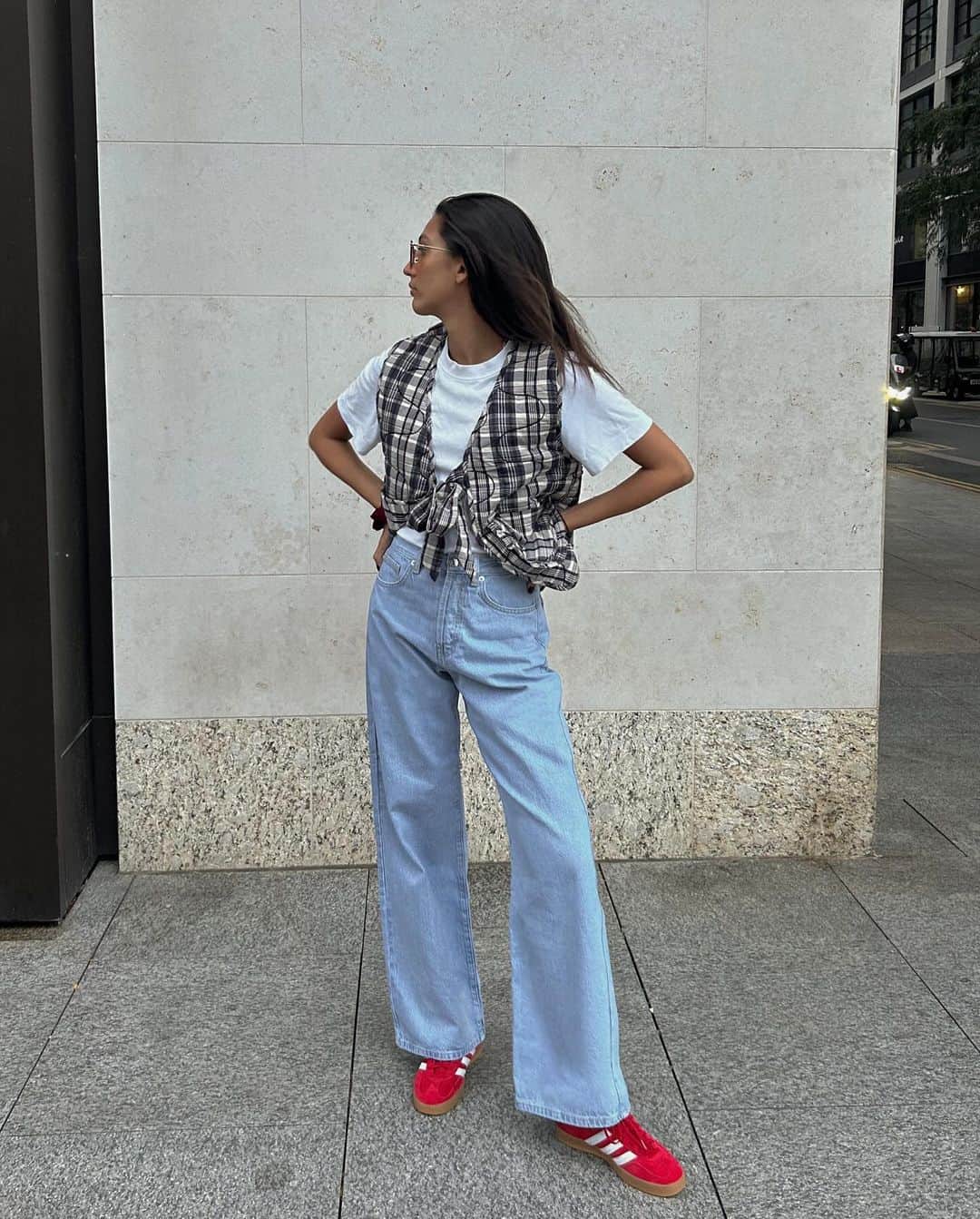 トップショップのインスタグラム：「Denim fever.  #Topshopmuse @sapna_rao wears Column Jean [131490925]」