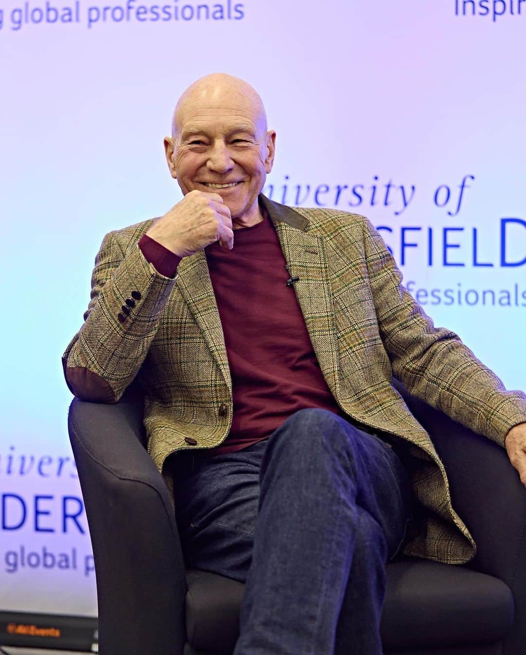 パトリック・スチュワートのインスタグラム：「Thank you so much to the marvelous audiences for my #MakingItSo tour in London at @SouthbankCentre and in Huddersfield at @HuddersfieldUni, where I'm very proud to be their Emeritus Chancellor. My upbringing in Yorkshire and my life as a young actor throughout England are central parts of my memoir, and so it's been wonderful to share with all of you here at these live events. Next stop, Stratford-Upon-Avon.   Special thank yous to Bob Cryan, moderators Tracy Brabin and Samira Ahmed, and Simon & Schuster UK.」